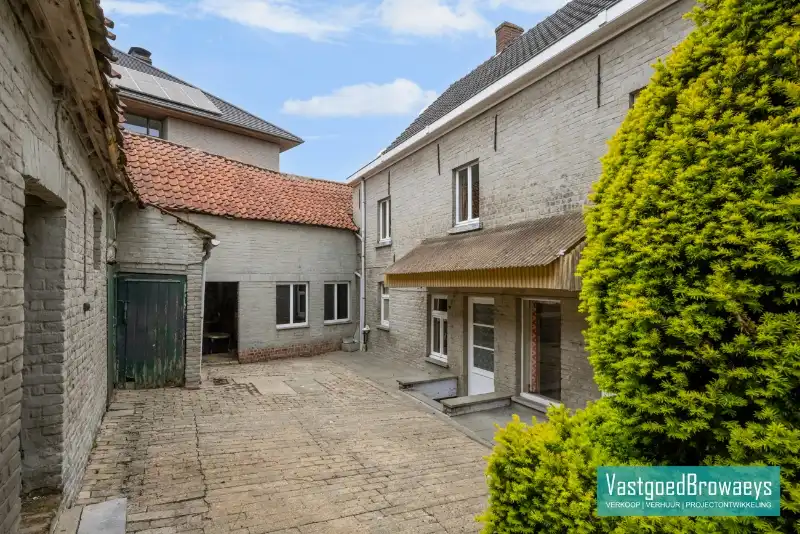 Authentieke hoeve met bijgebouwen en aangename tuin midden in een oase van groen foto 5