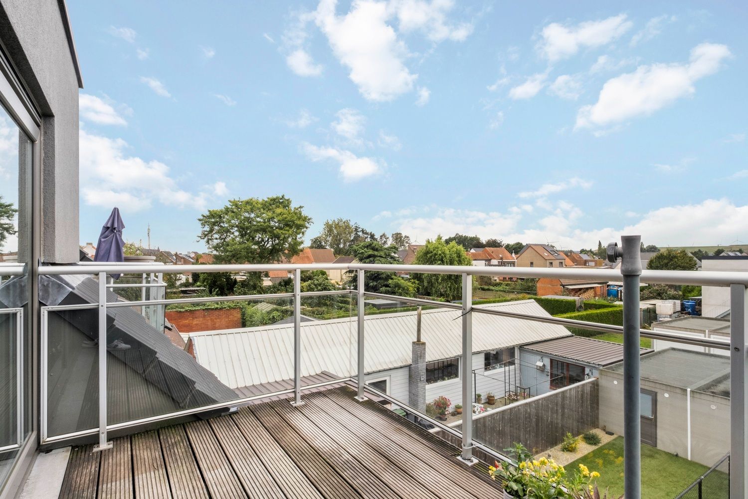 Instapklaar 2-slaapkamer duplex appartement met garagebox én staanplaats foto 9