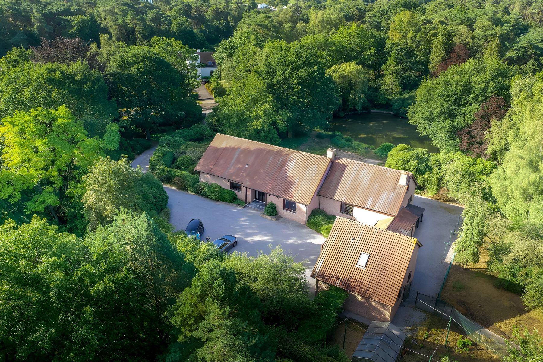 Villa in een oase van groen met zicht op waterpartij foto 16