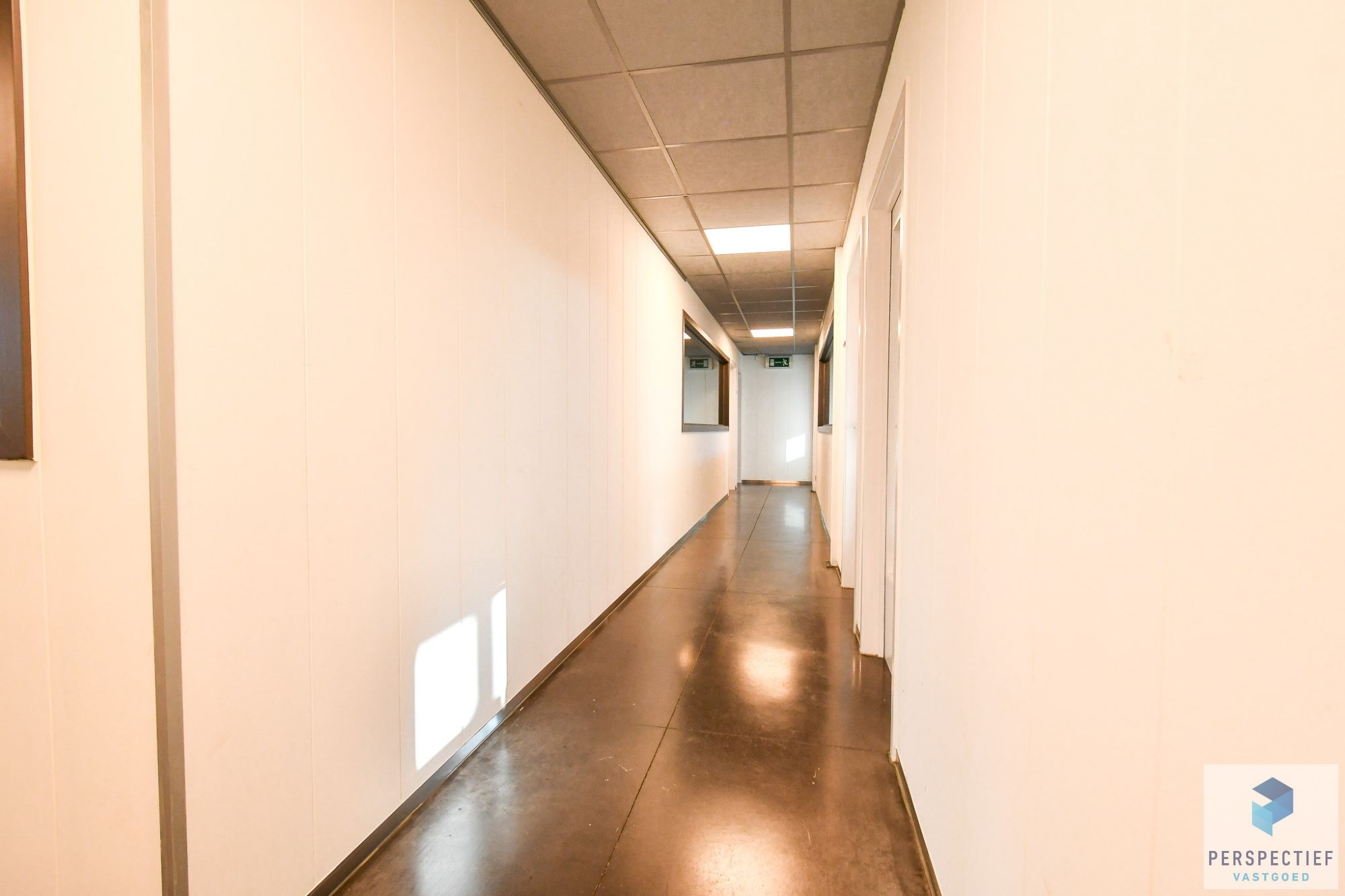 Uiterst goed gelegen polyvalente bedrijfsgebouw met 11 kantoorruimtes en een bruikbare vloeroppervlakte van 685m² foto 9