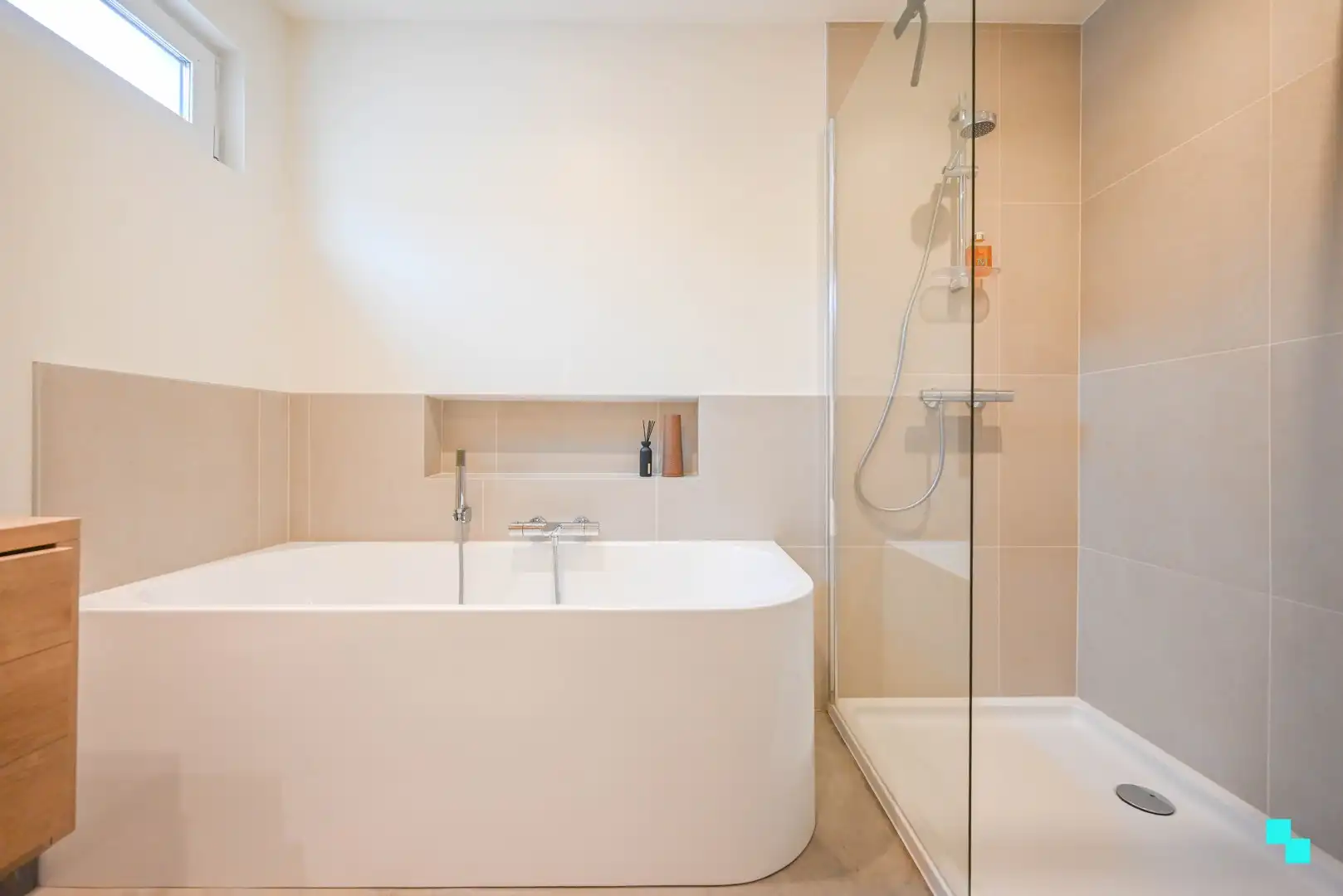 Instapklare starterswoning in Deerlijk foto 16