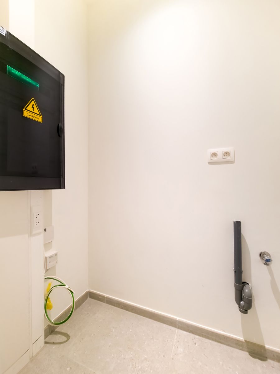 Ongemeubeld 1 slaapkamer app. met mooi terrras foto 12