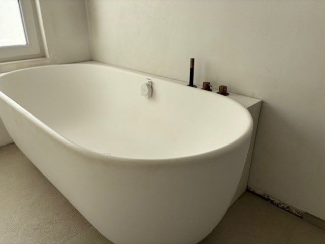Rustig gelegen, alleenstaande woning op 674m2 met 3 slaapkamers, lichtrijke woonkamer met zicht op de tuin.... foto 7