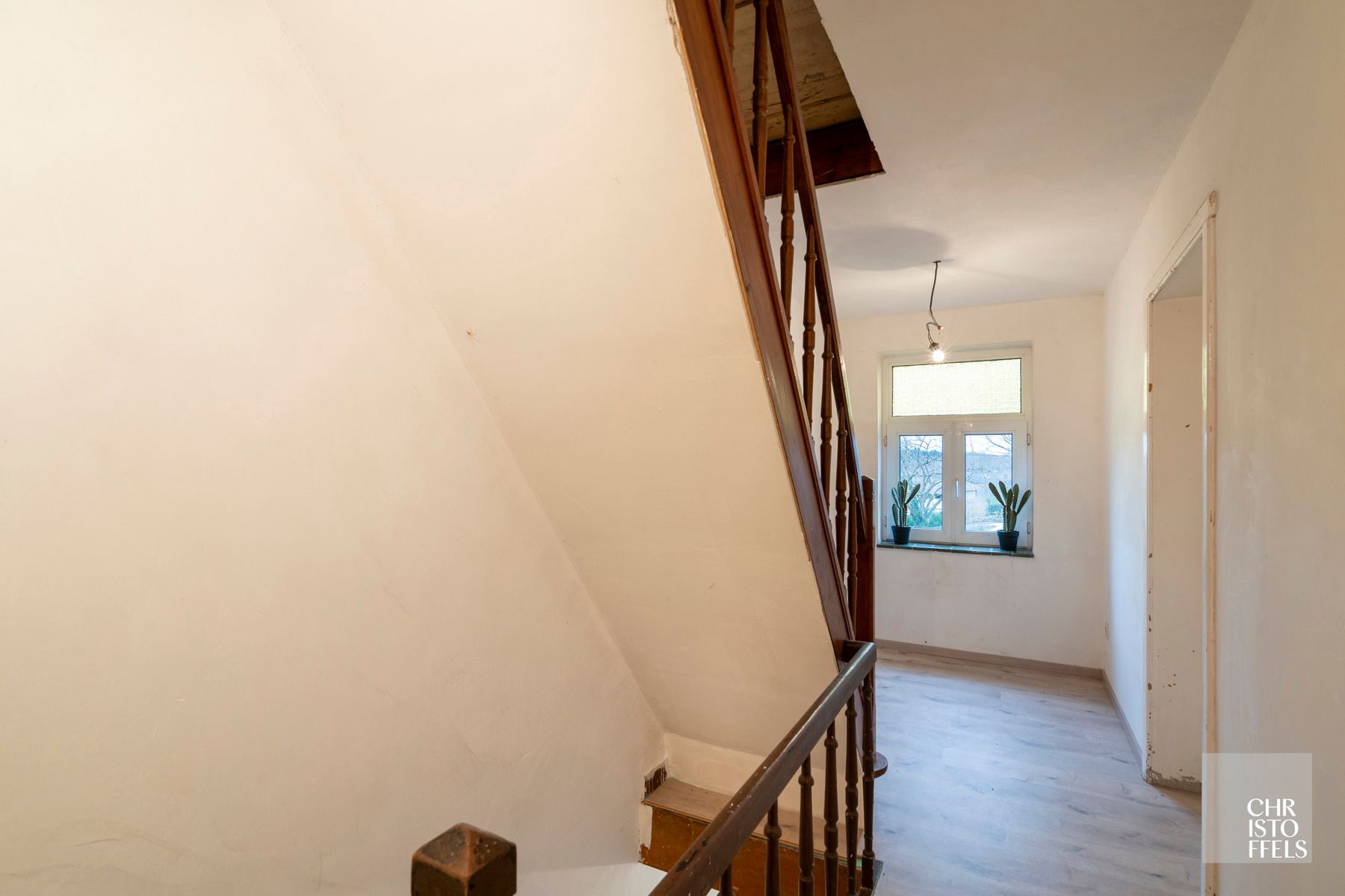 Op te knappen woning (157m²) op een ruim perceel van 1.451m²!  foto 11
