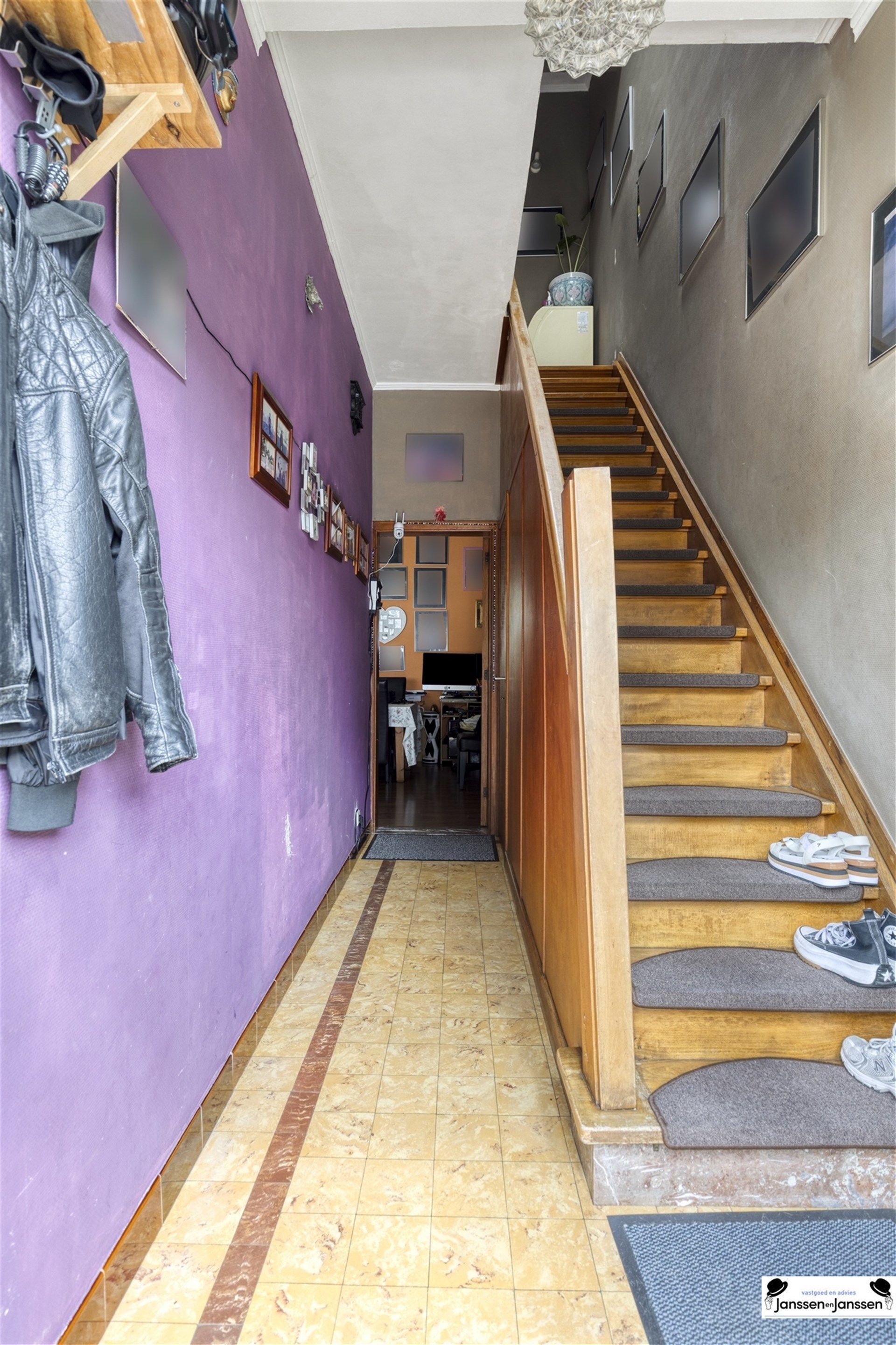 Welkom in deze charmante gezinswoning, ideaal gelegen in het hart van Wilrijk. foto 4