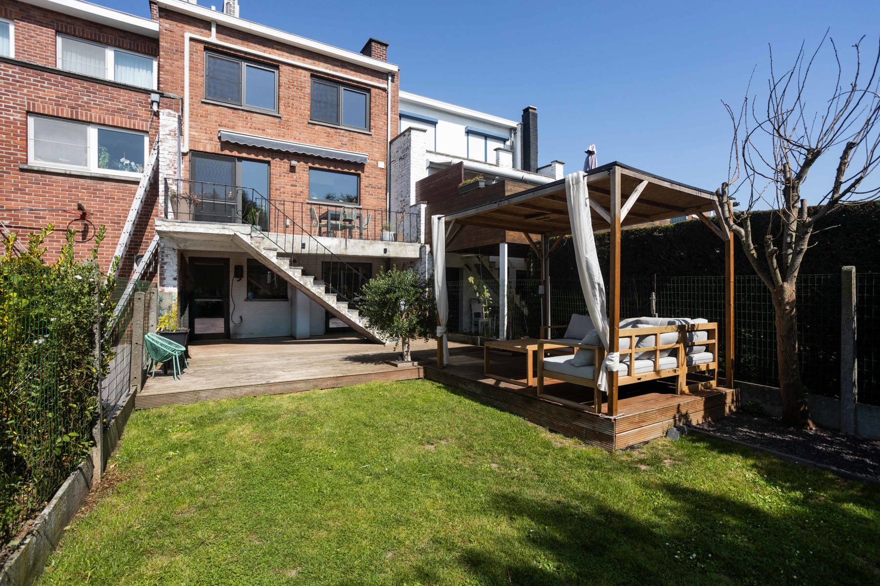 Ruime gezinswoning met garage in rustige stadsomgeving foto 26