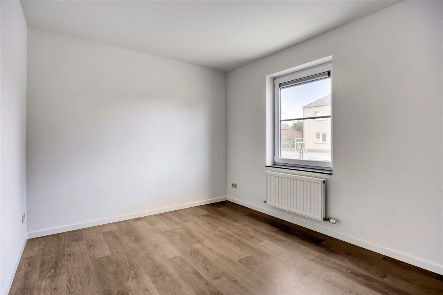 Instapklaar gelijkvloers appartement met 2 slaapkamers, ruime tuin en parkeergelegenheid op een rustige toplocatie in Opitter.  foto 15