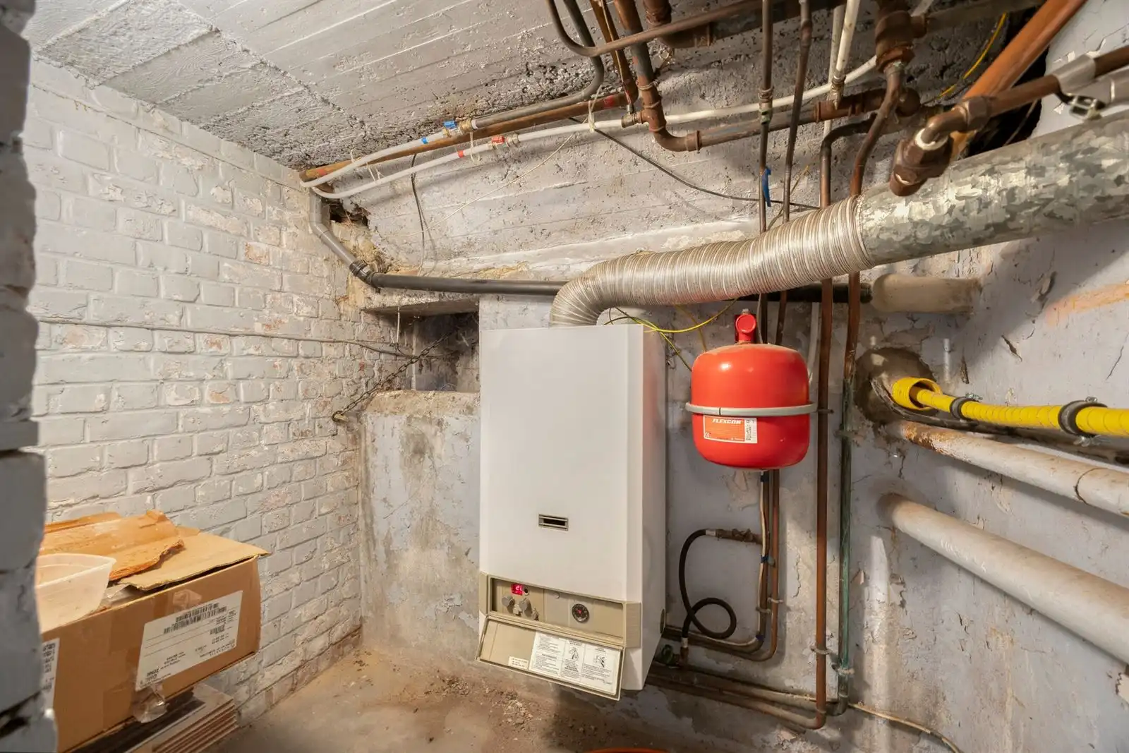 Volledig gerenoveerde 4-slpk woning met garagebox foto 34