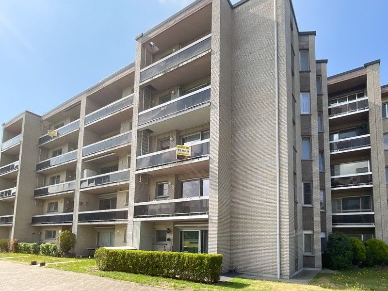Volledig vernieuwd instapklaar appartement met autostaanplaats in hartje Beveren foto {{pictureIndex}}