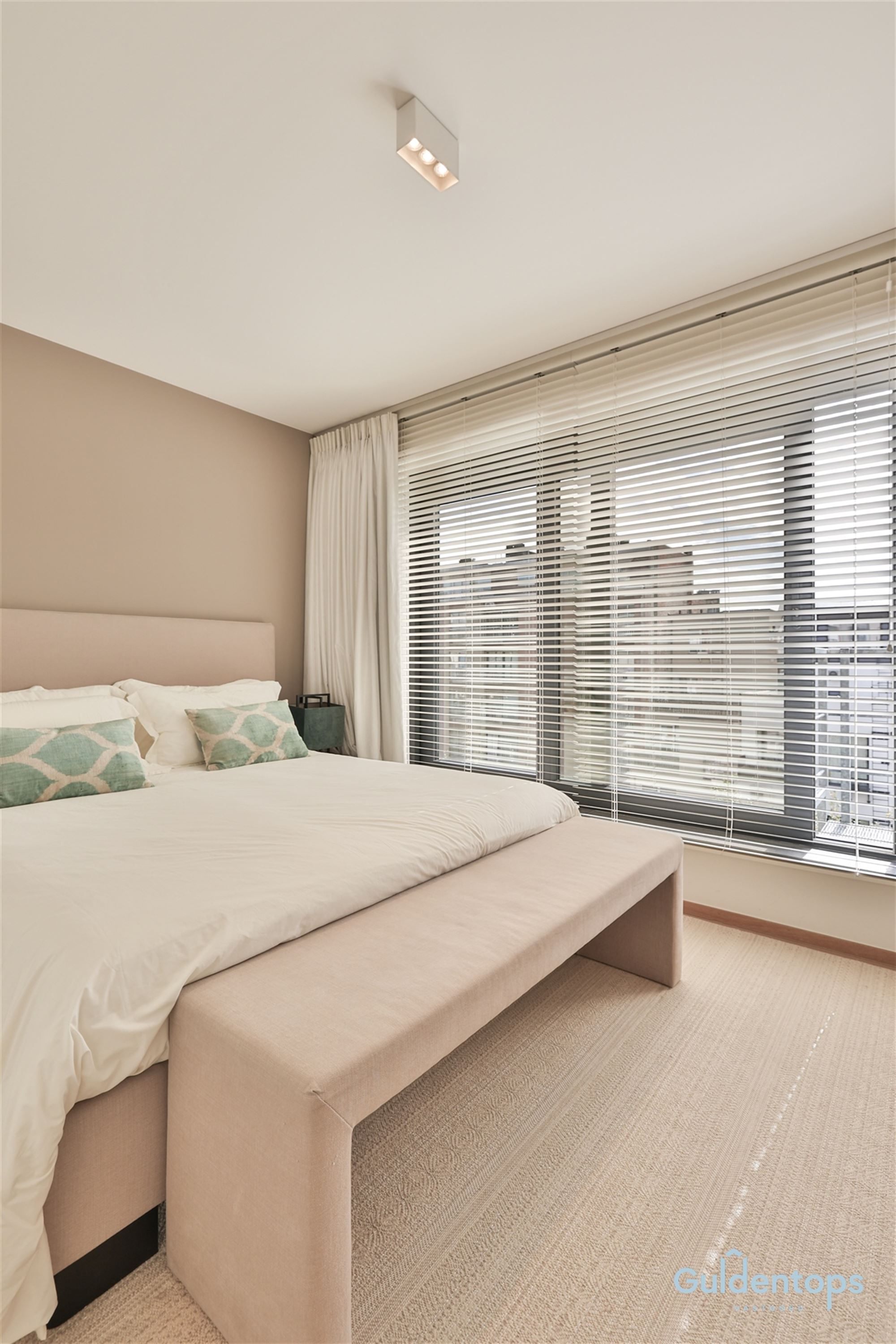 Knap ruim luxueus appartement op absolute toplocatie foto 32