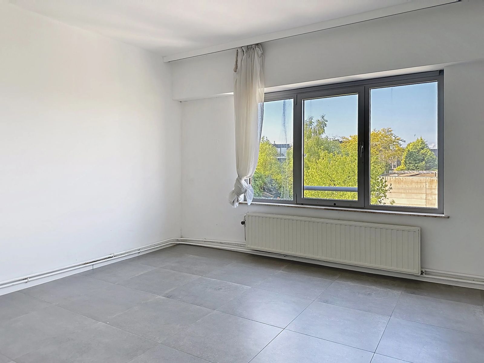 Opbrengstappartement met 3 slaapkamers in hartje Aartselaar – Reeds verhuurd aan € 1.175/maand foto 4