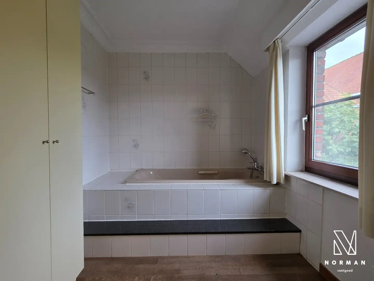 Ruime woning met inpandige garage en 3 slks op een prachtig perceel van 1218 m². foto 16