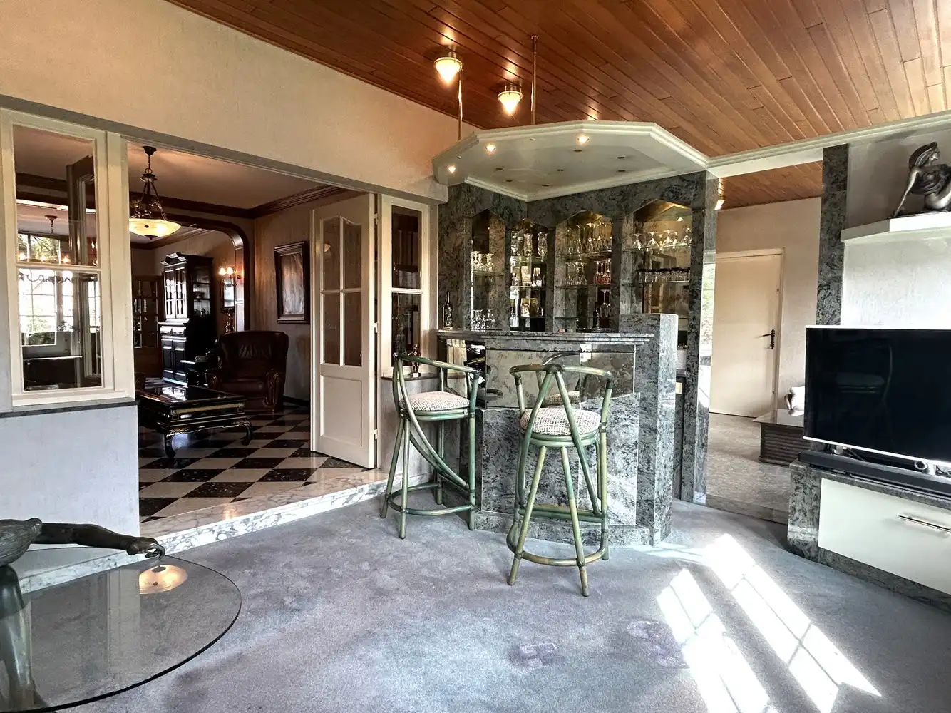 Ruime halfopen woning met overdekt zwembad op topligging foto 7