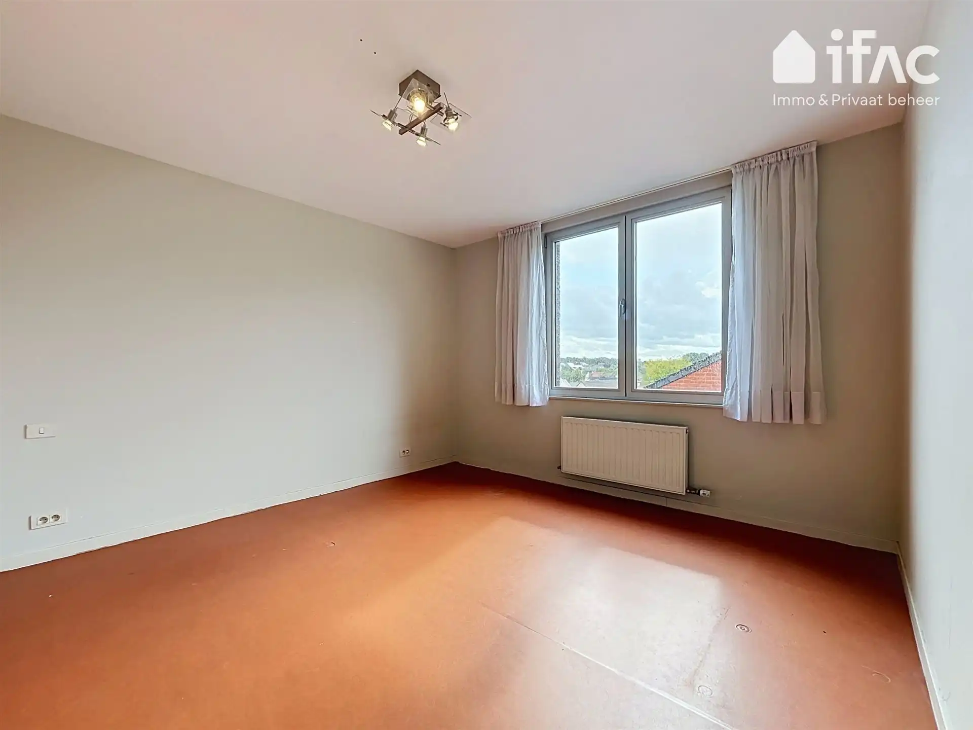Moderne en ruime villa met mooi aangelegde tuin foto 20