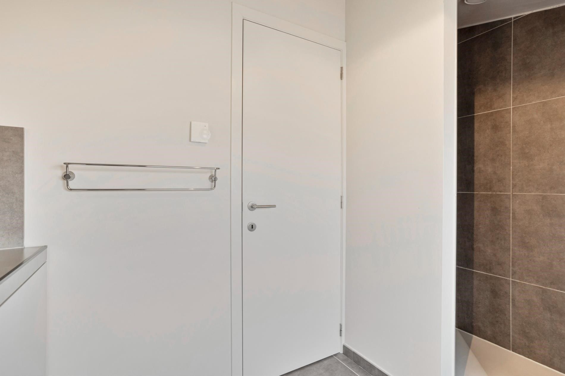 Duplexappartement met 2 slaapkamers in centrum Lennik foto 17