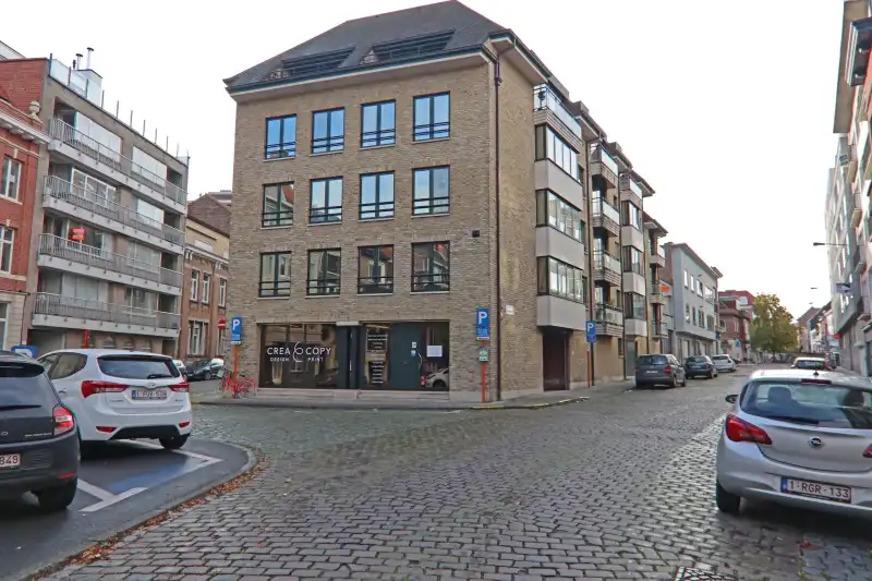 Centraal gelegen ruim appartement met 3 slaapkamers en garage. foto 15
