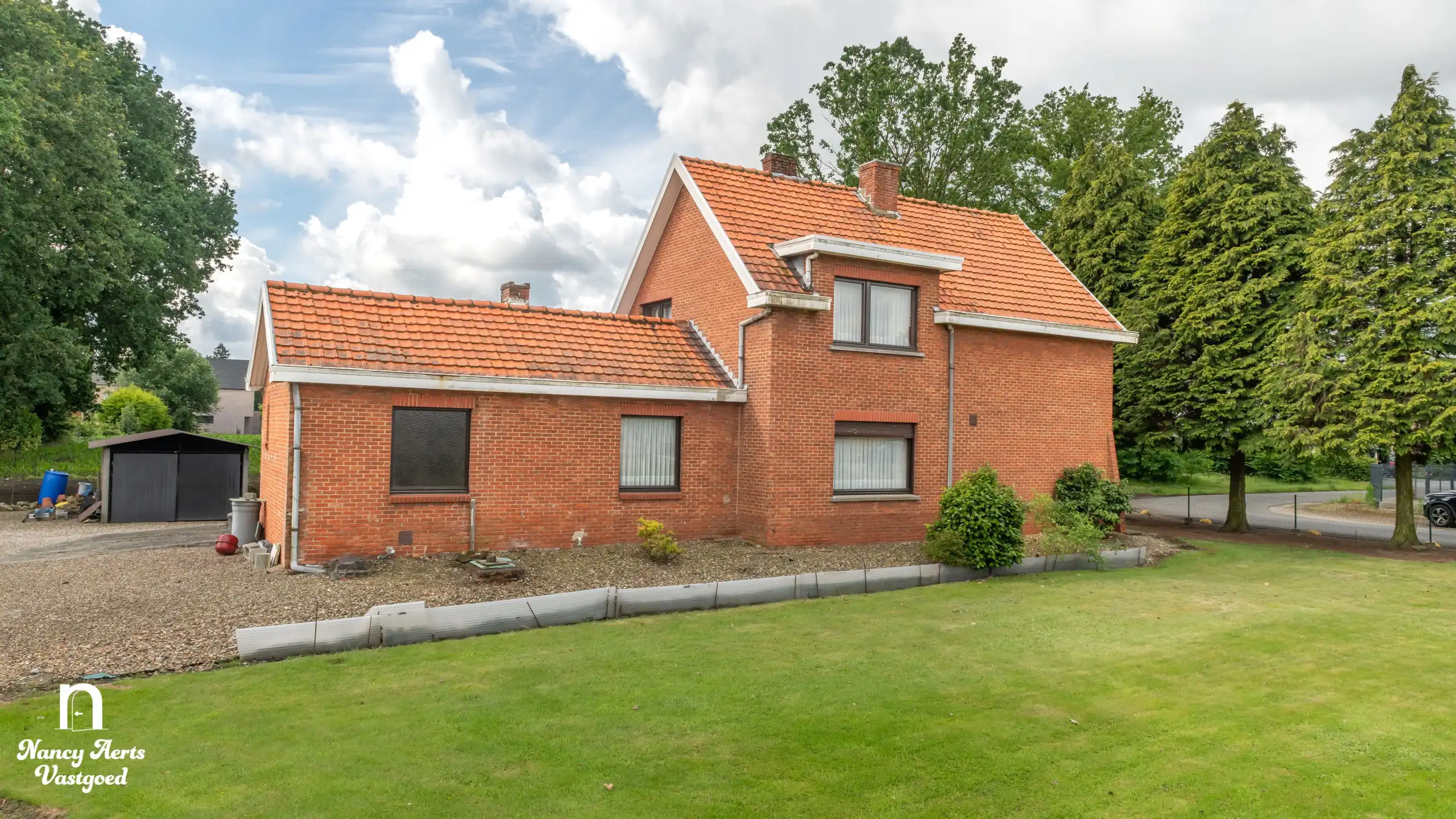Charmante te renoveren woning op een rustige locatie foto 27