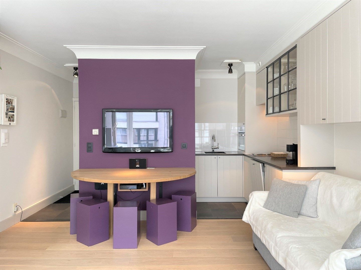 Gemeubelde vernieuwde studio op een toplocatie, vlakbij het Van Bunnenplein. foto 5