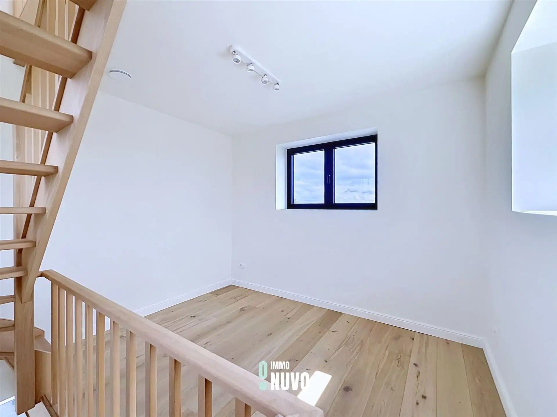 Stijlvol penthouse met 3 slaapkamers, bureau en ruim terras  foto 13
