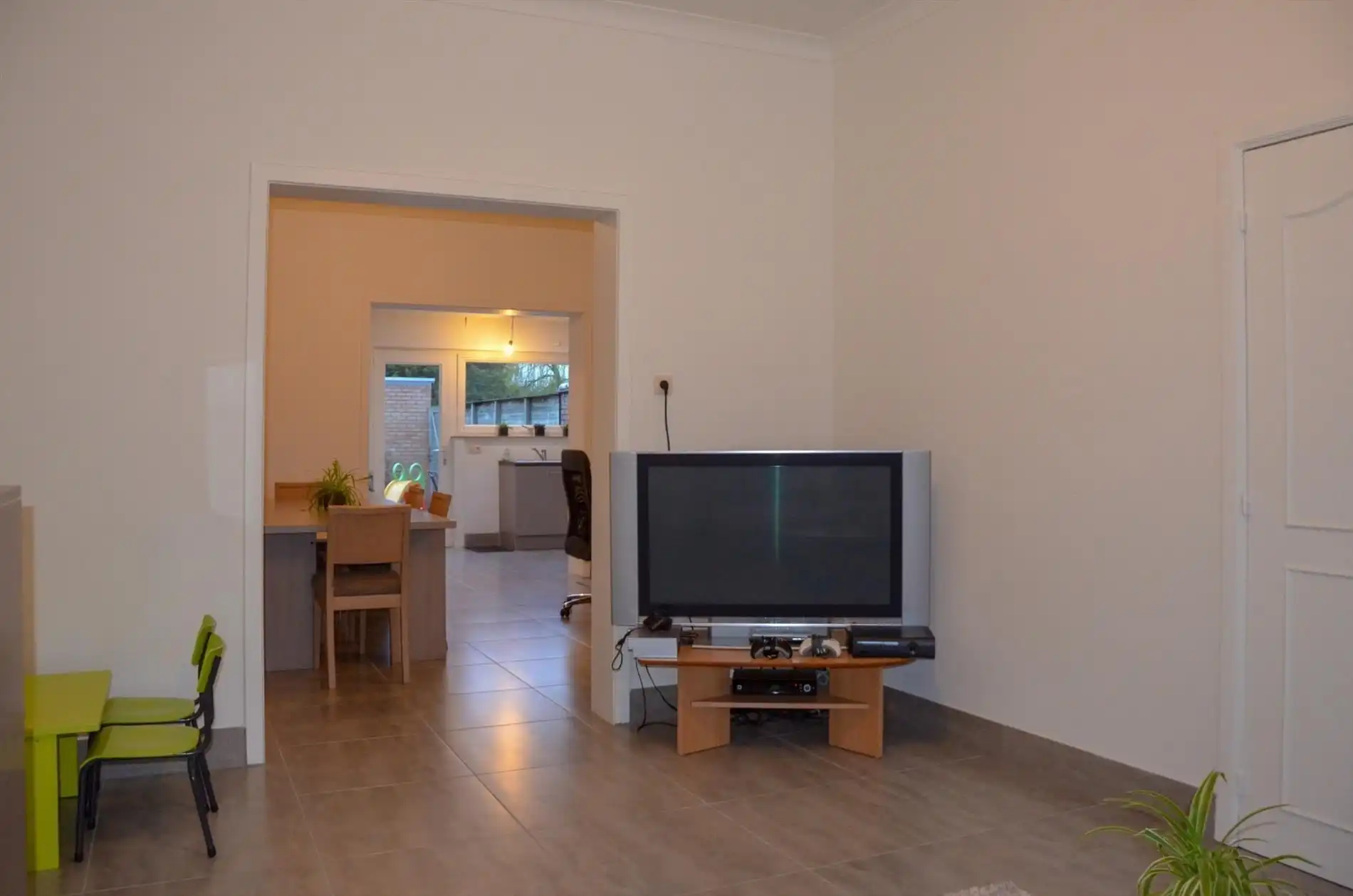 Woning met 3 slaapkamers en ruime stadskoer. foto 4