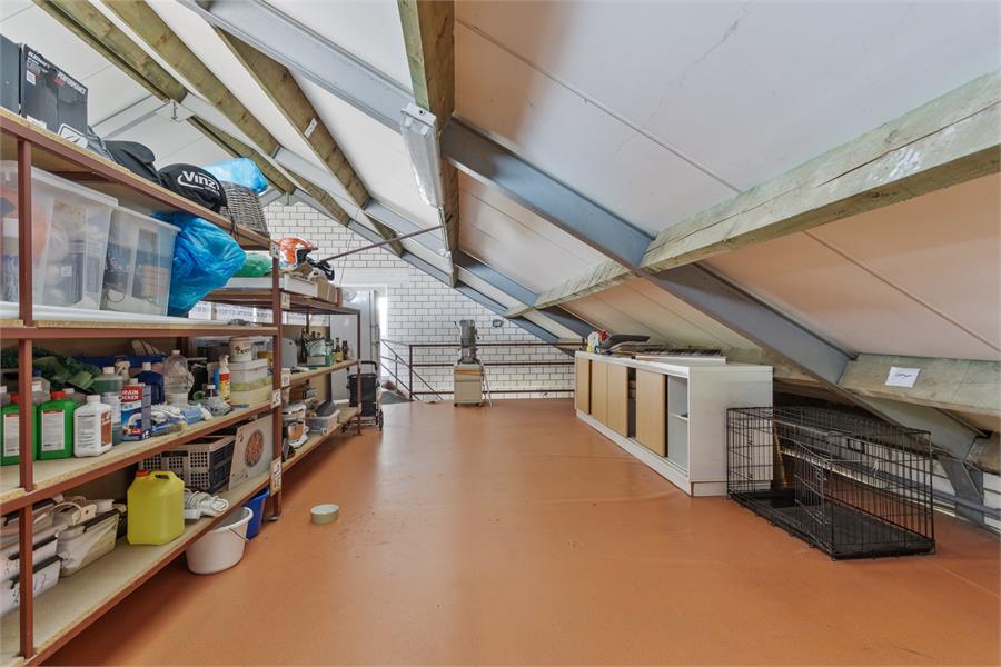 Woonst met magazijn en kantoorruimte te Heppen foto 8