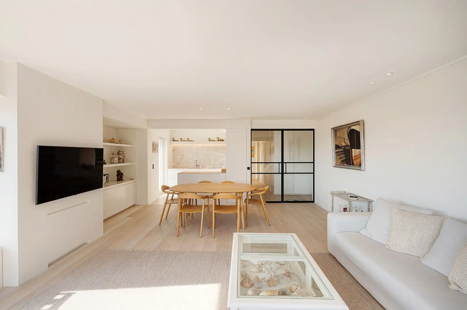 Stijlvol appartement op centrale locatie aan het Burgemeester Frans Desmedtplein. foto 6