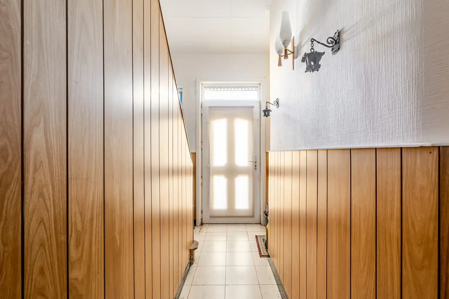 Renovatieproject: Rijwoning met 2 slaapkamers en oostgerichte koer in rustige woonwijk te Sint-Pieters-Leeuw foto 6