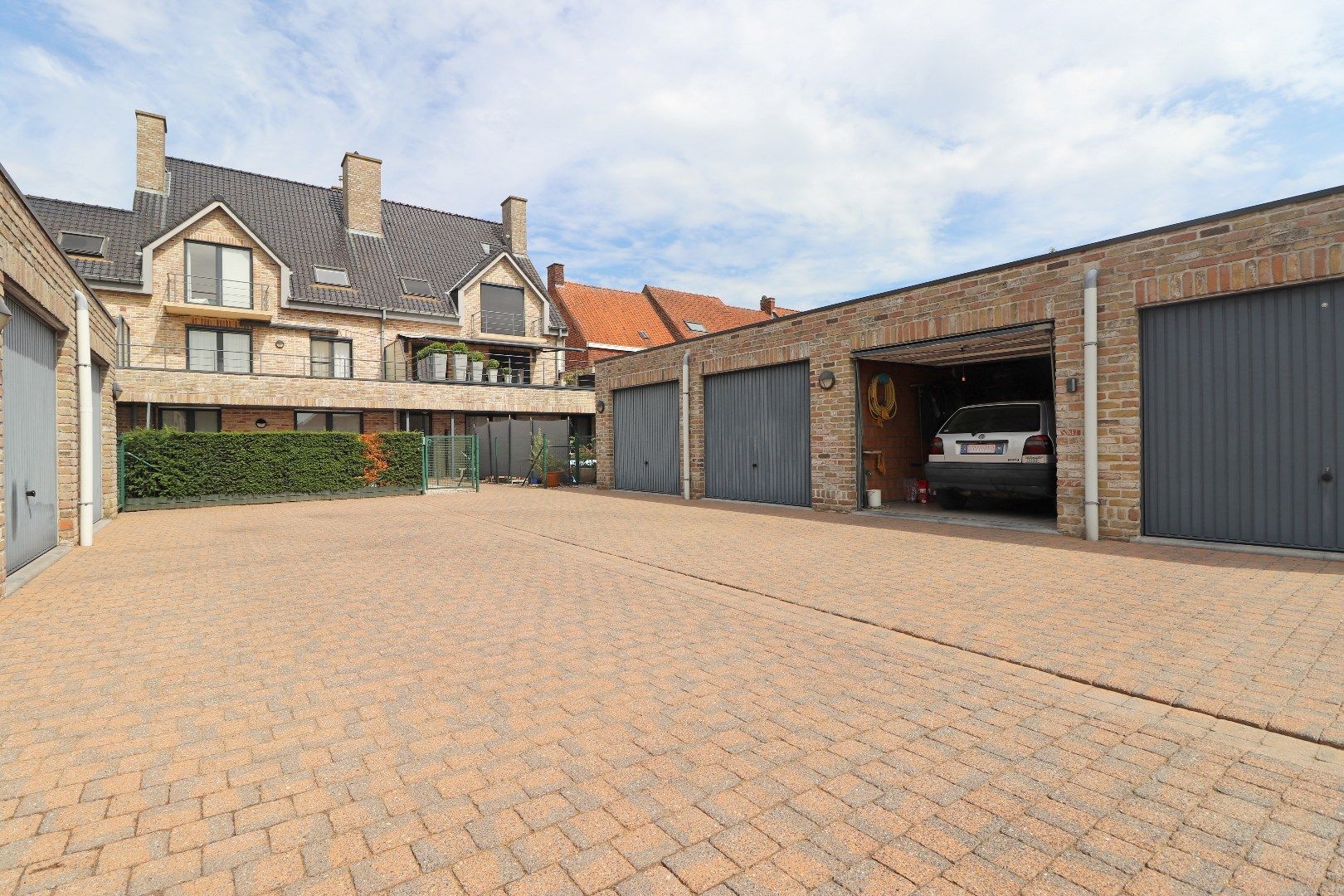Verzorgd appartement met ruim terras foto 10