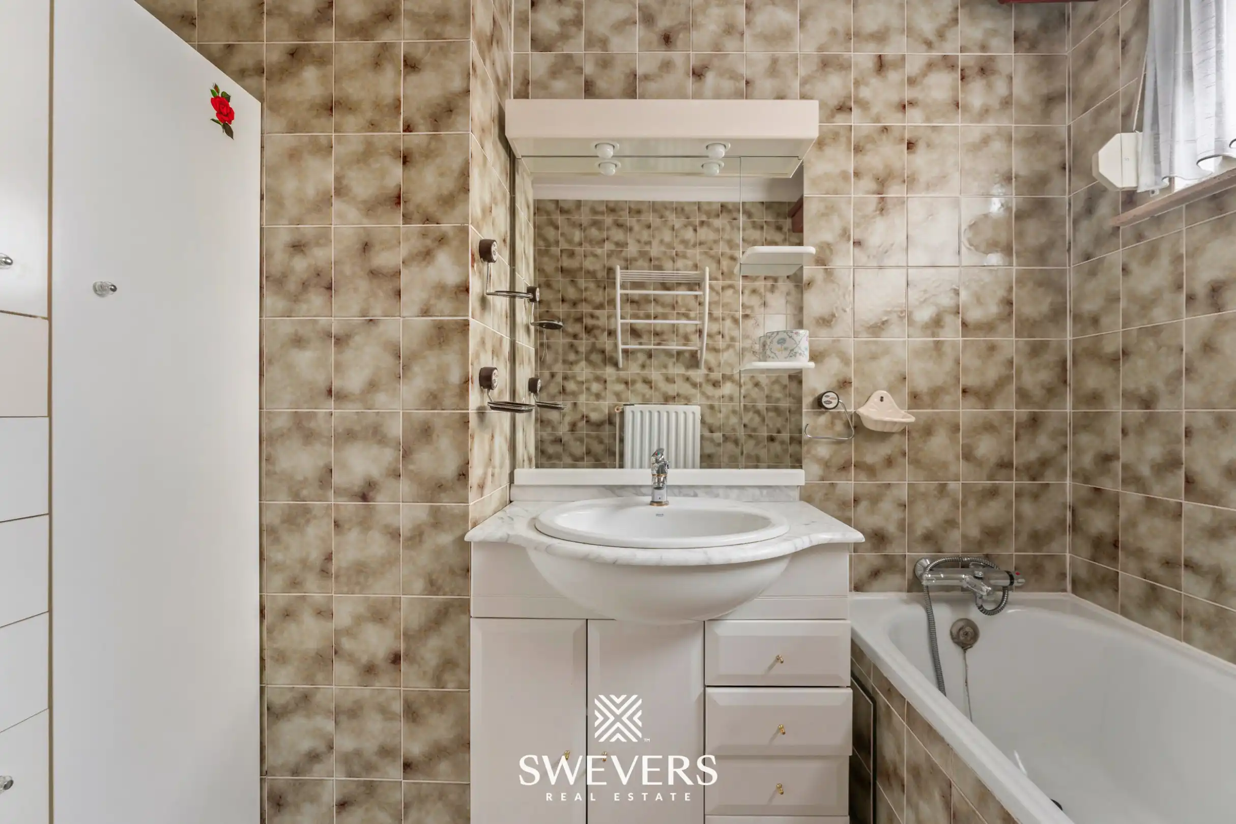 Open bebouwing met drie slaapkamers op uitzonderlijk groot perceel van 1.897 m² foto 19