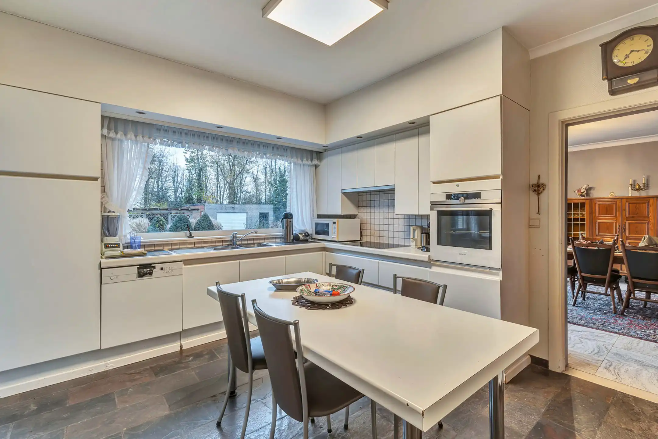 Ruime villa met loods en garage foto 8