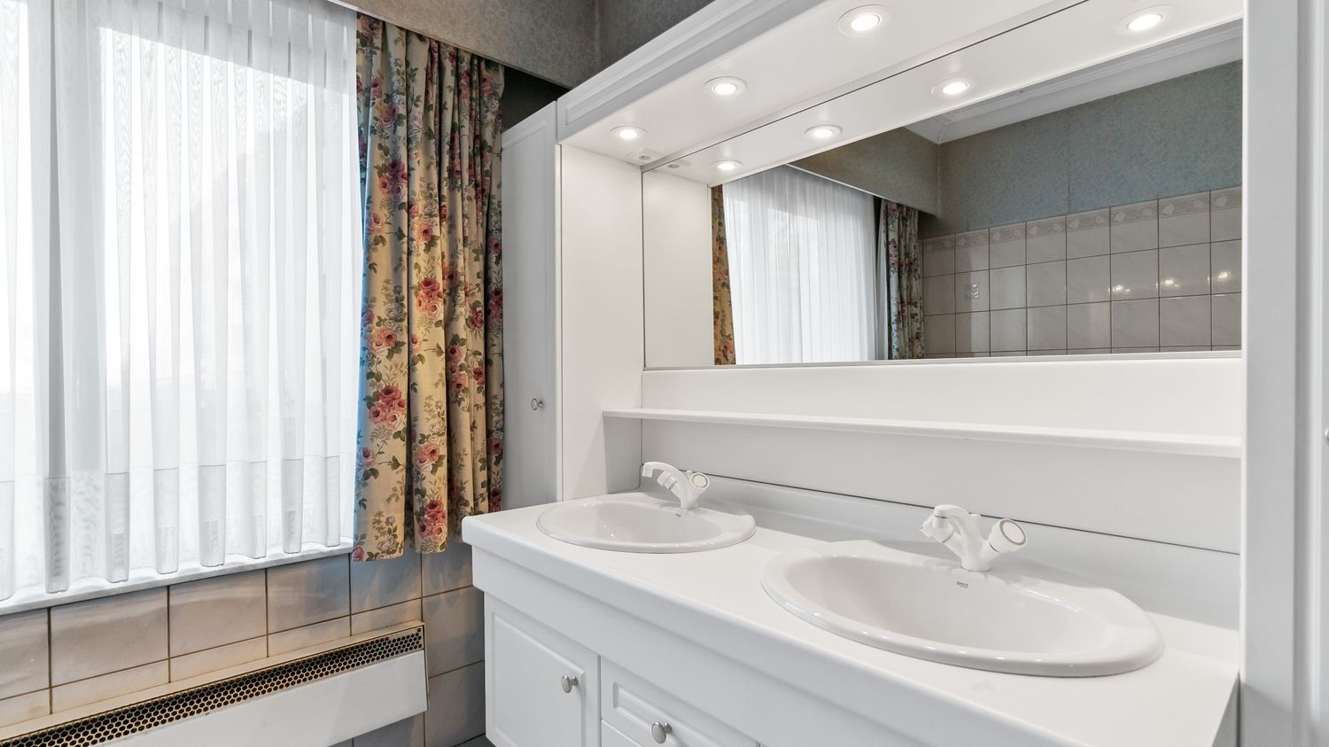 Ruim appartement met terras, lift en ondergrondse autostandplaats in het centrum van Paal foto 10