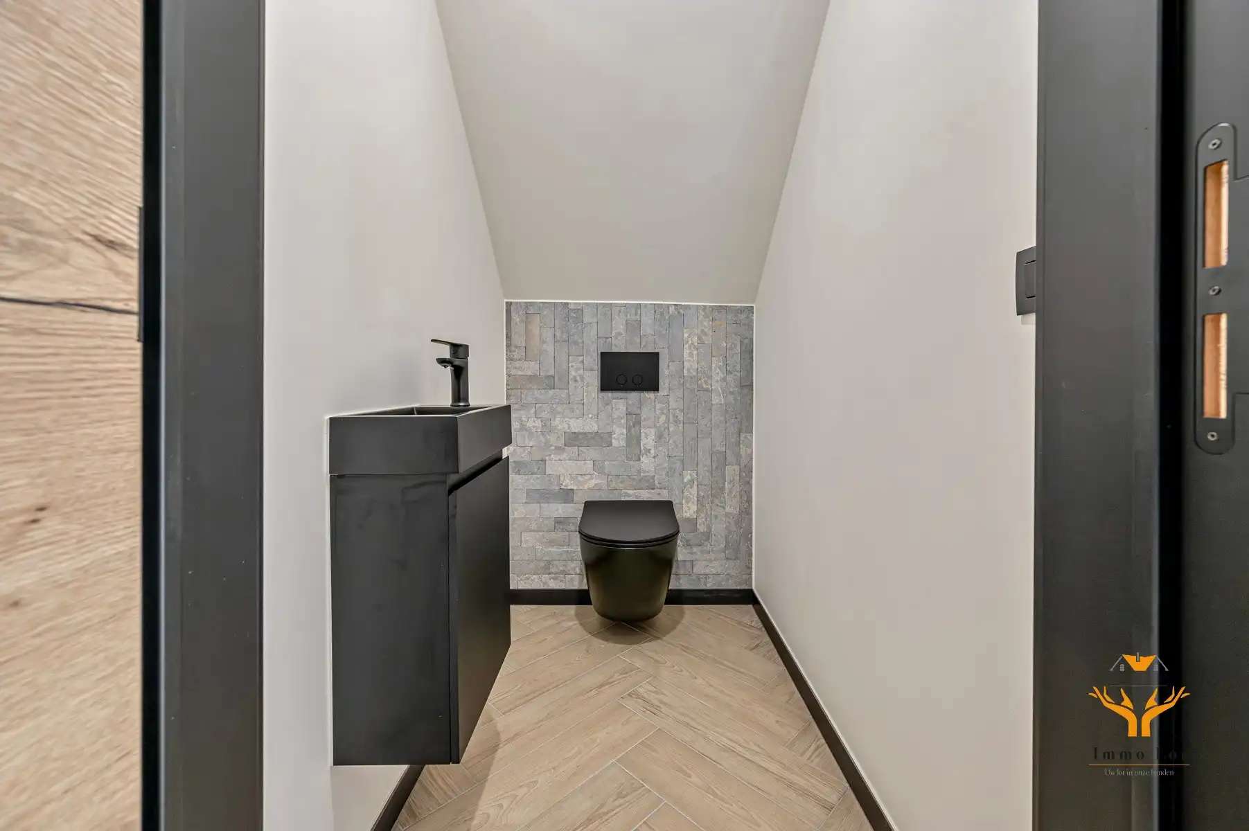 Ruime woning met magazijn  foto 10