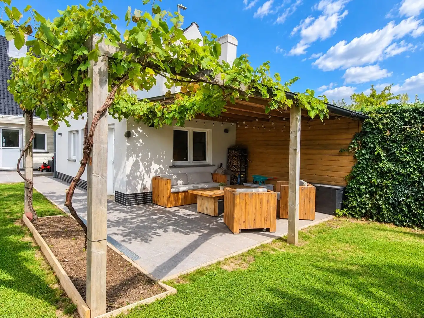 Gerenoveerde woning met garage en zonnige tuin in landelijke omgeving. Topper! foto 8