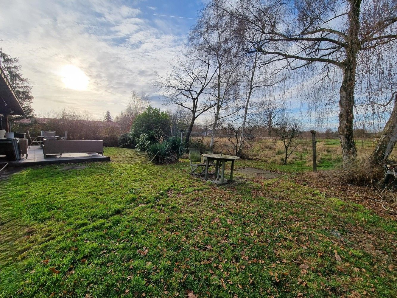 Verzorgde laagbouwwoning op rustige ligging nabij de dorpskern met landelijk uitzicht. foto 3