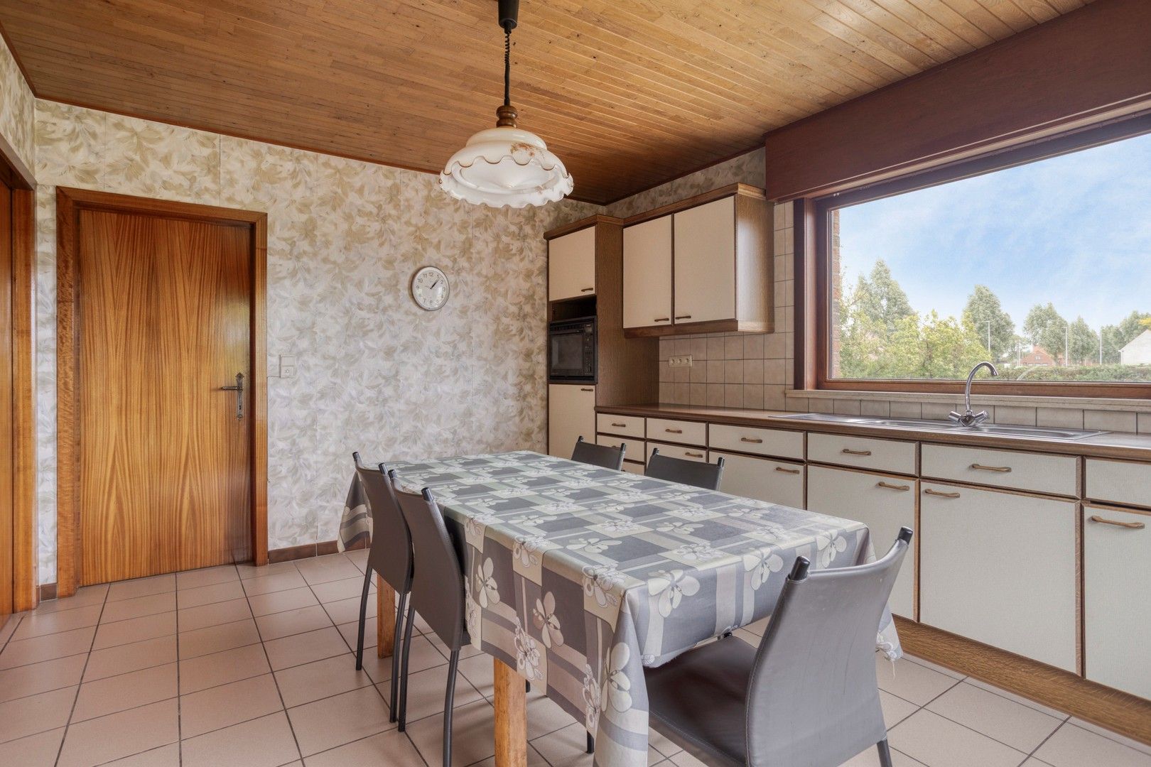 Alleenstaande woning met grote tuin en weiland op 3.846 m² foto 6