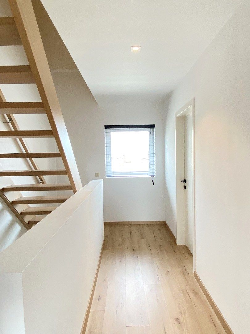 INSTAPKLARE RIJWONING MET 3 SLAAPKAMERS, GARAGE EN TUIN foto 9