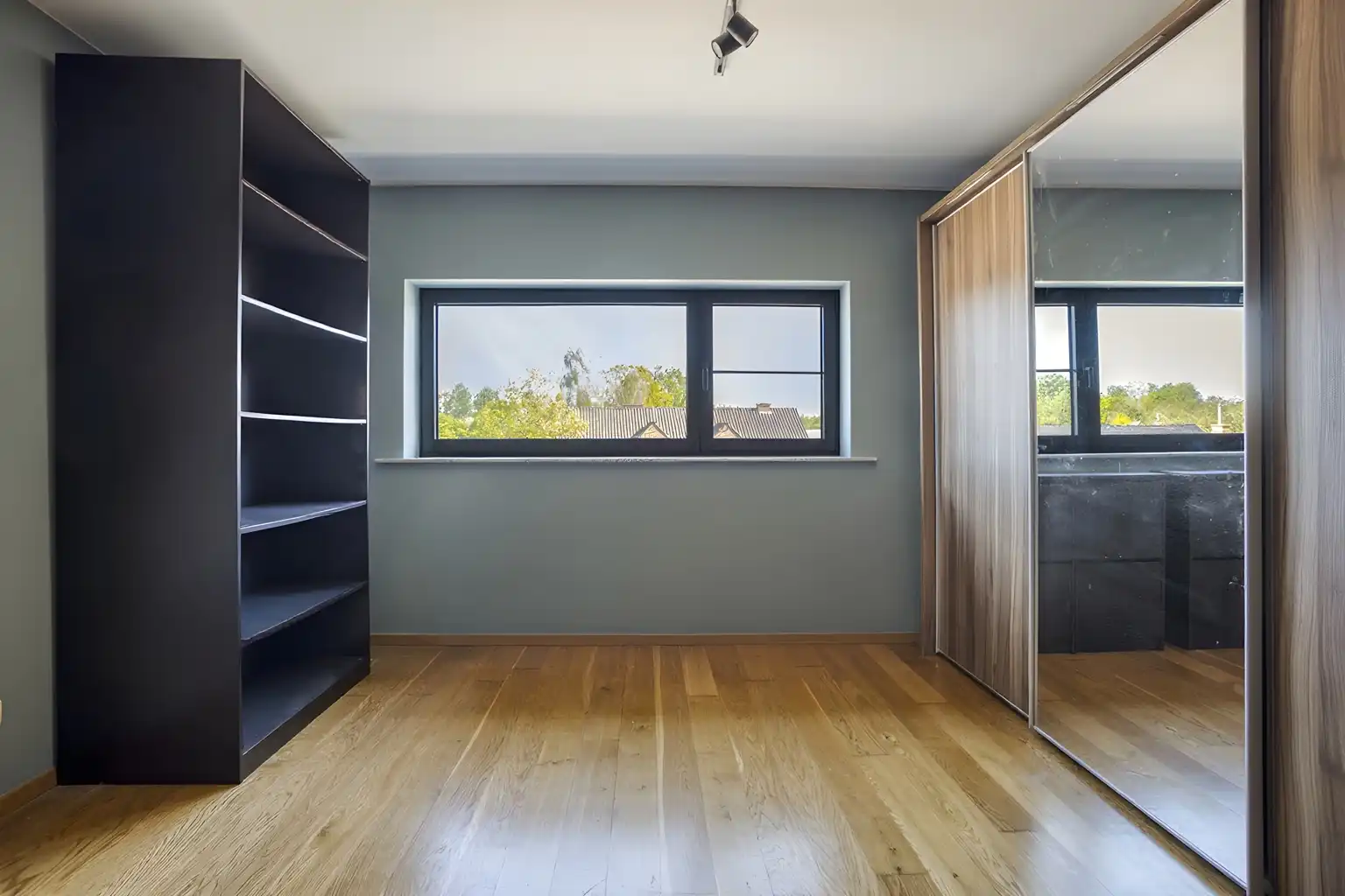 MOOIE, VOLLEDIG GERENOVEERDE WONING MET TUIN  foto 20