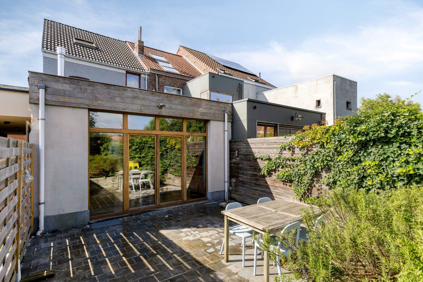 Goed gelegen woning met 3 slaapkamers en 2 badkamers in een rustige straat- bewoonbare oppervlakte 151 m² foto 24