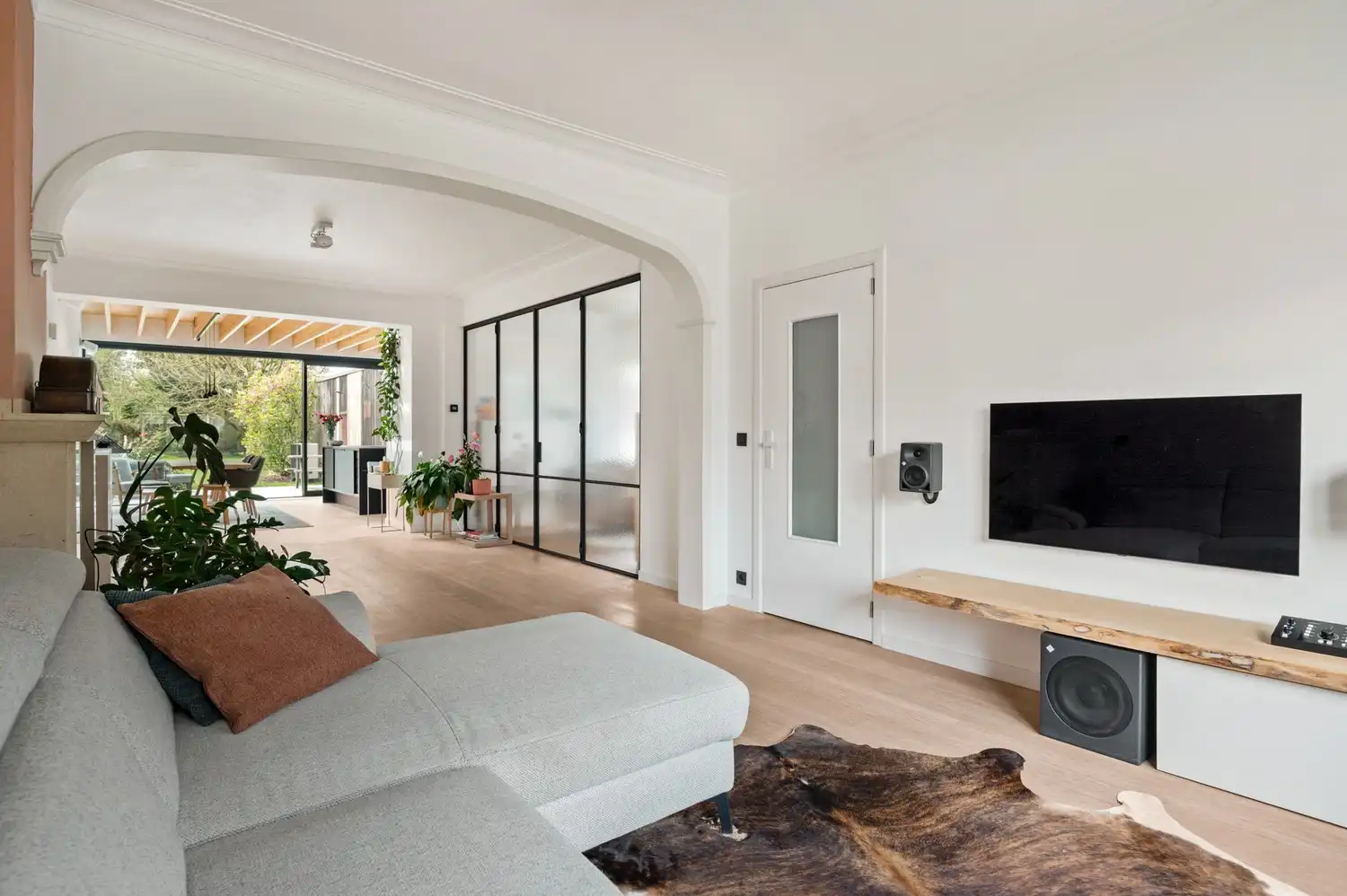 Instapklare woning met magazijn, 4 slaapkamers en 2 badkamers te Ranst! foto 8