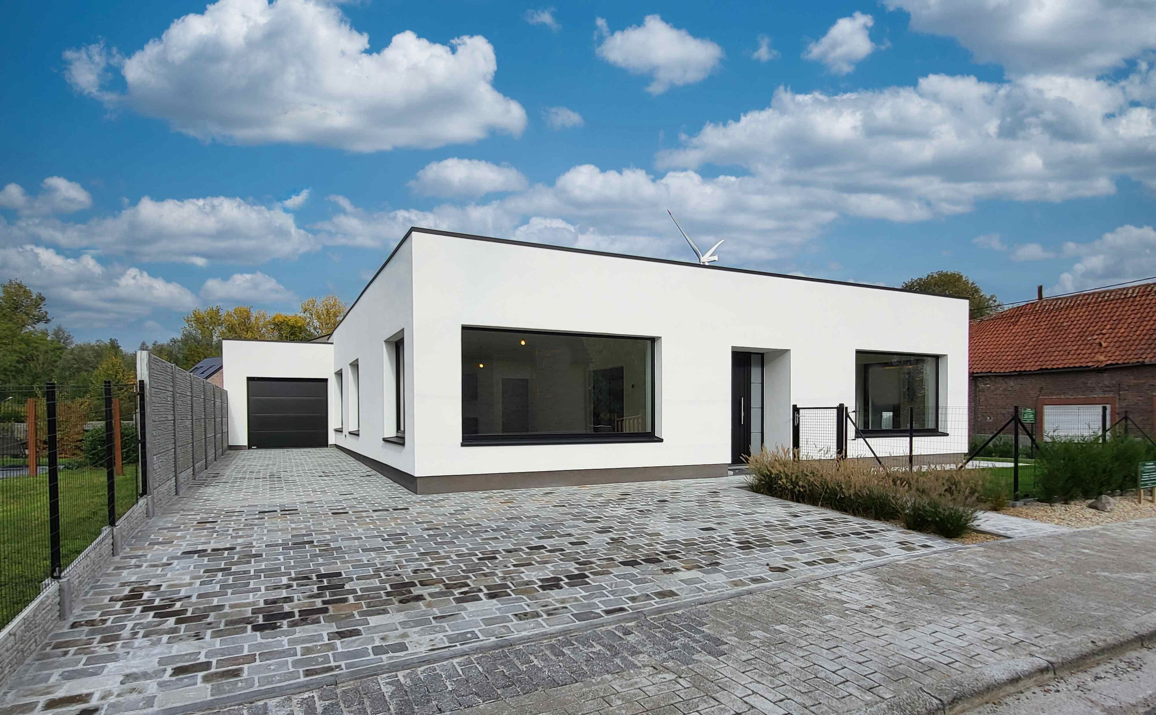 Volledig gerenoveerde, energiezuinige bungalow op 556m² met prachtig aangelegde tuin. Topper! foto 3