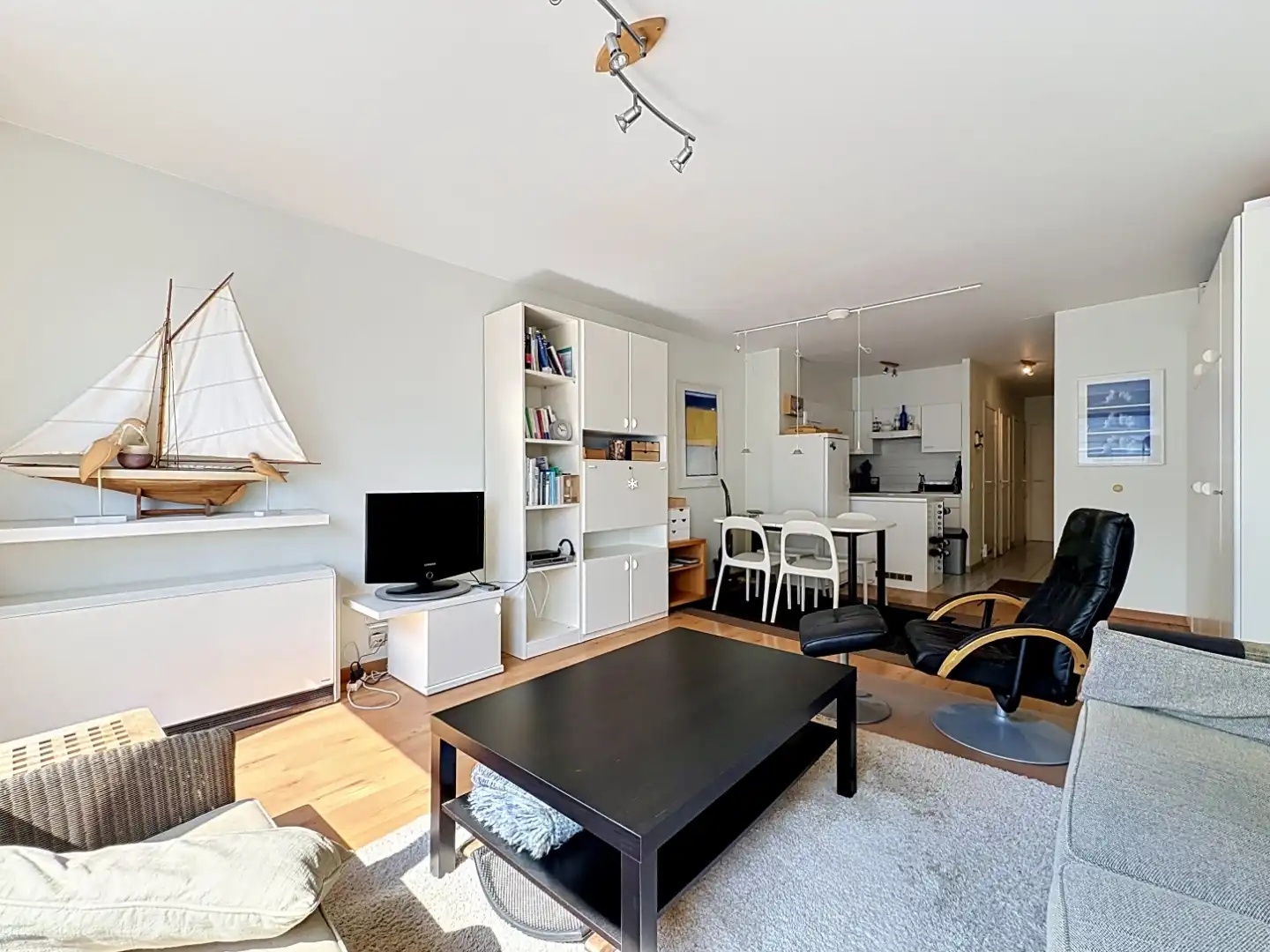 Doorloopappartement nabij het strand. foto 4