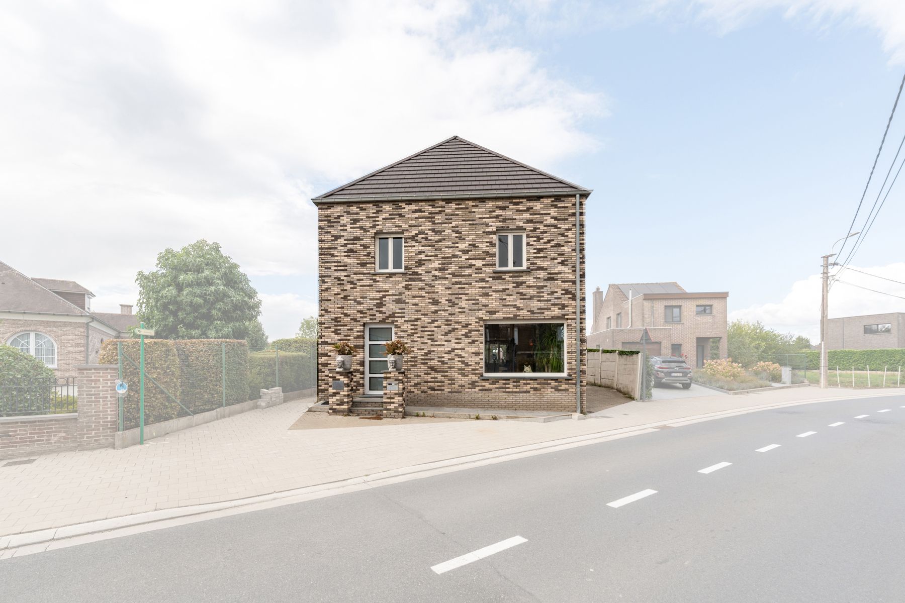 Halfopen bebouwing met 4 slaapkamers en EPC A foto {{pictureIndex}}