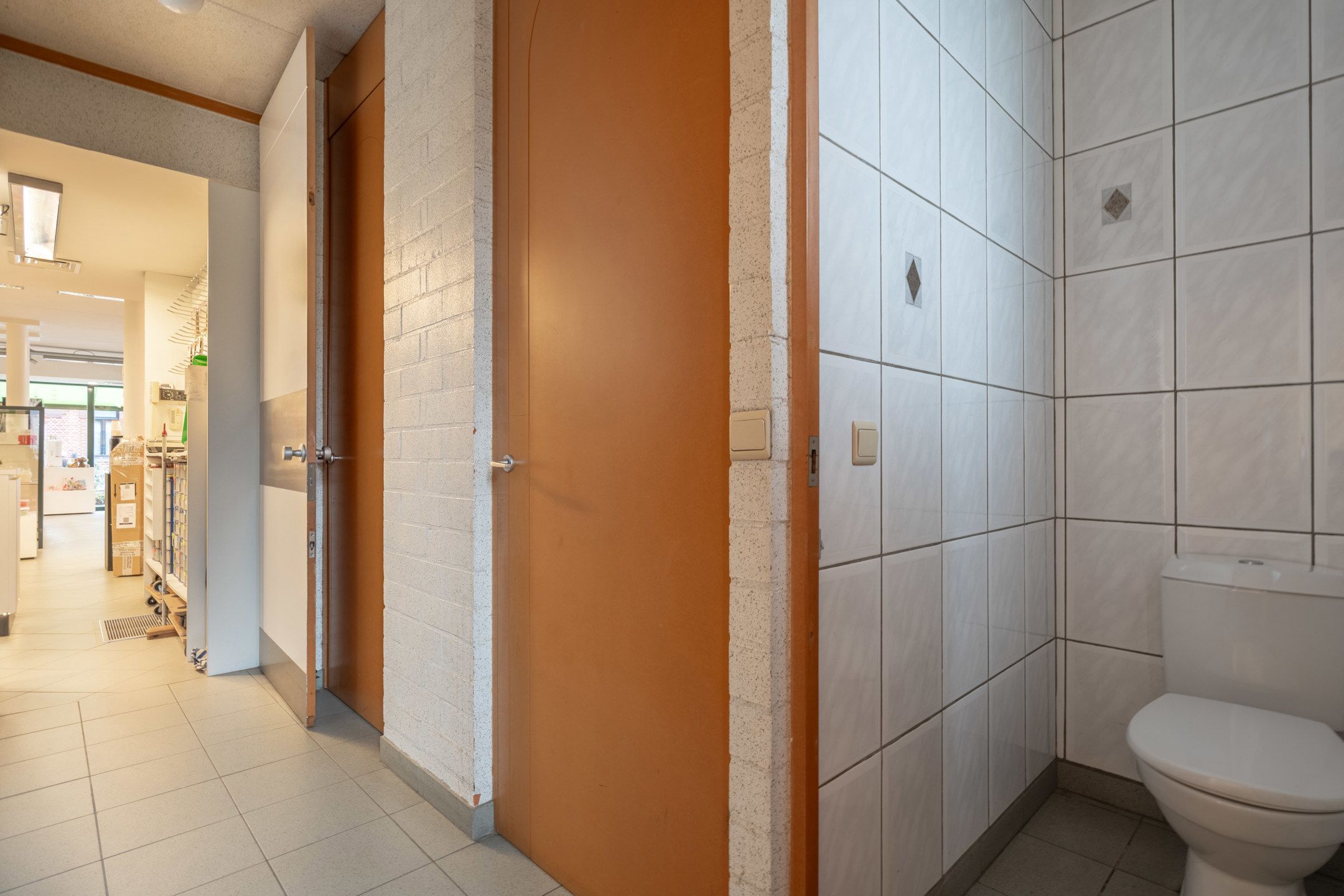 Zeer interessante handelszaak met woonst in Vosselaar foto 13