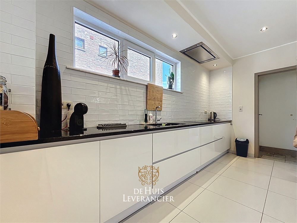 Prachtige, gerenoveerde woning met tuin en garage op toplocatie te koop in Mortsel! foto 10