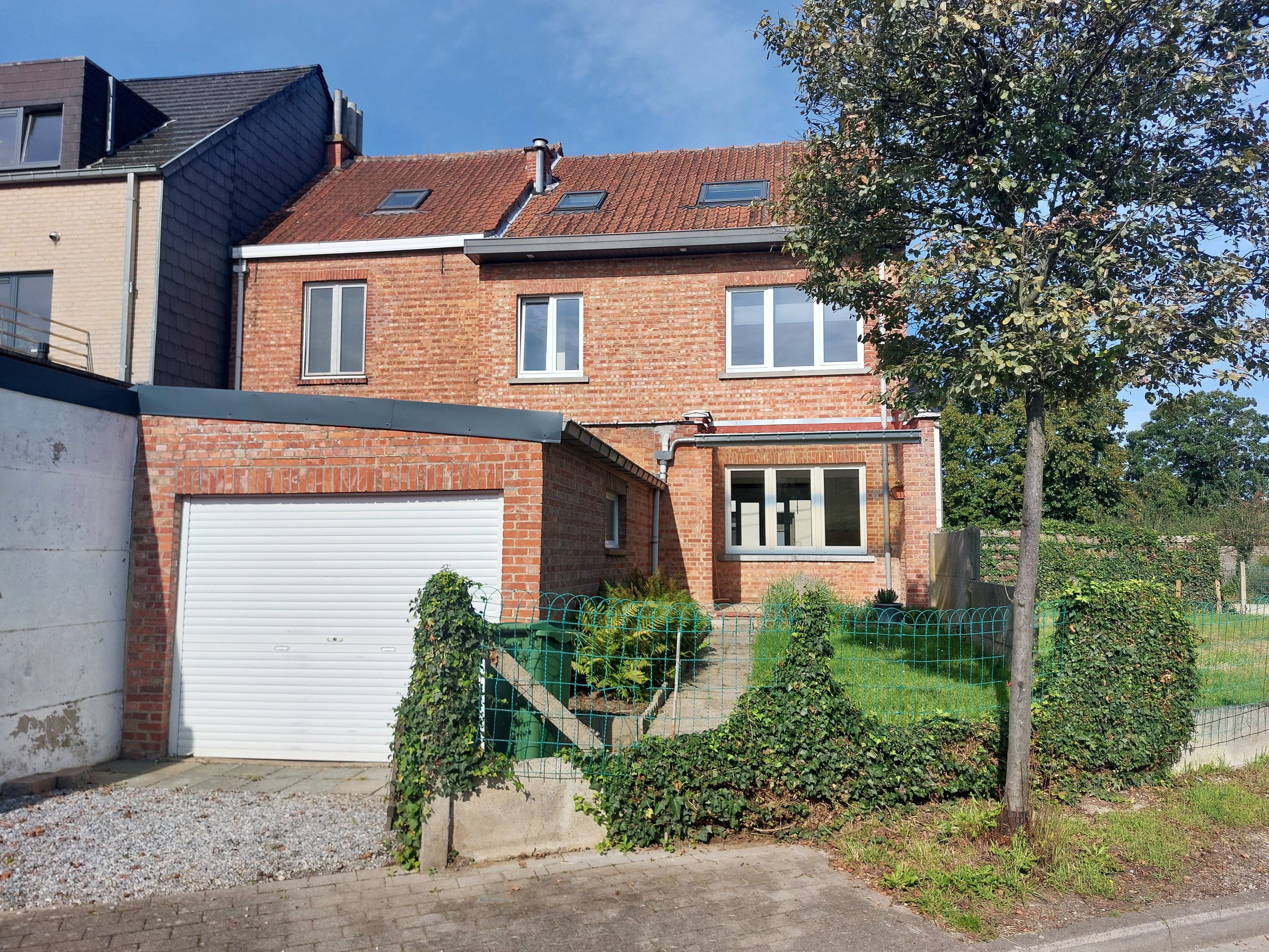 Ruime woning / 4 slaapkamers / tuin /garage / stadsrand foto 14