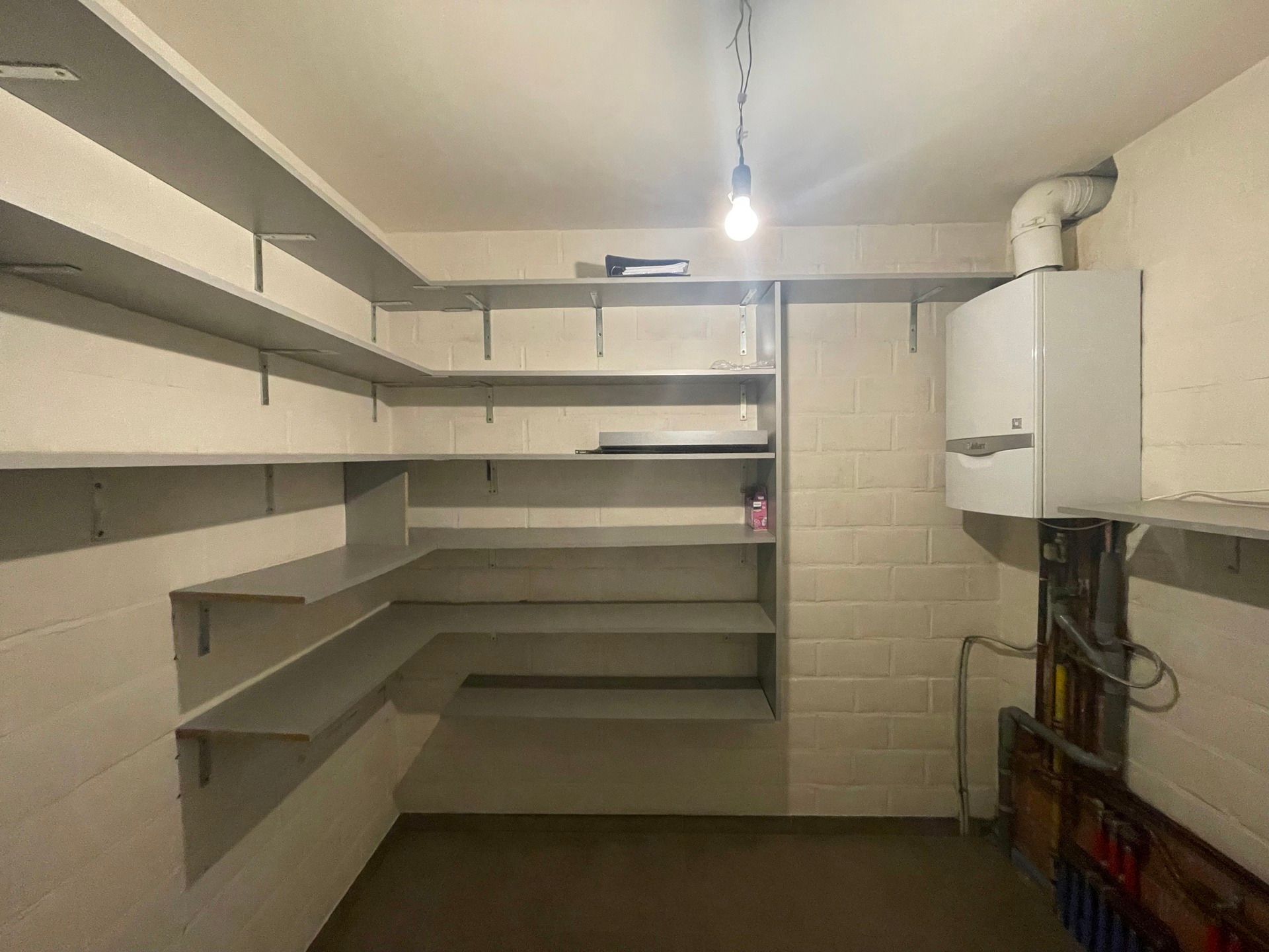 Ruim gelijkvloers appartement met tuin foto 9