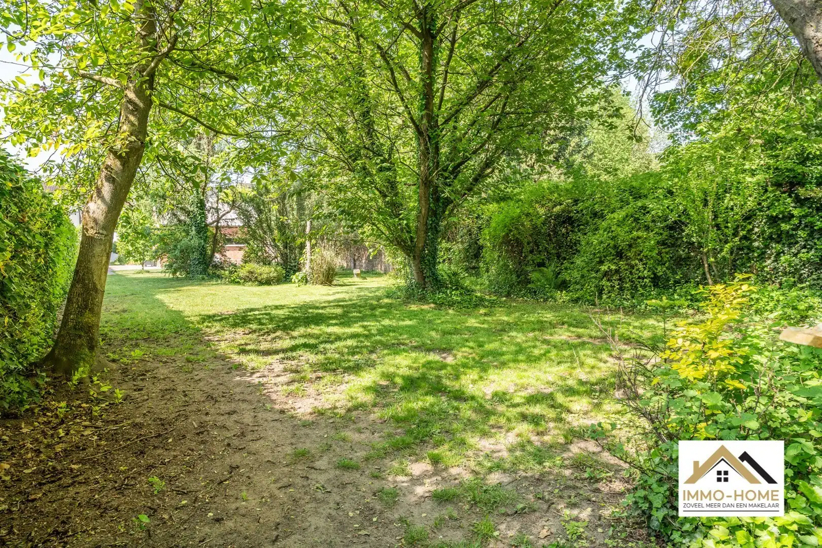 Riante bel-etage op perceel van 960m2 grond  foto {{pictureIndex}}