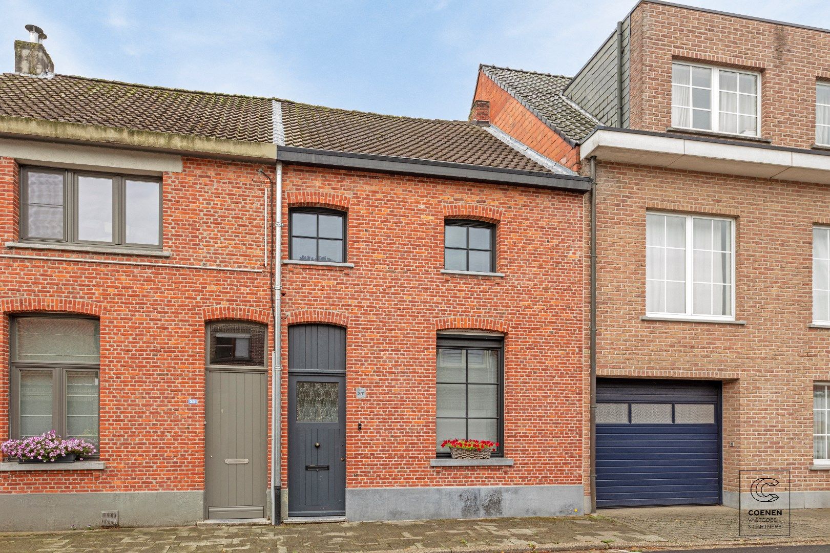 Knappe afgewerkte woning in centrum Schilde foto 1