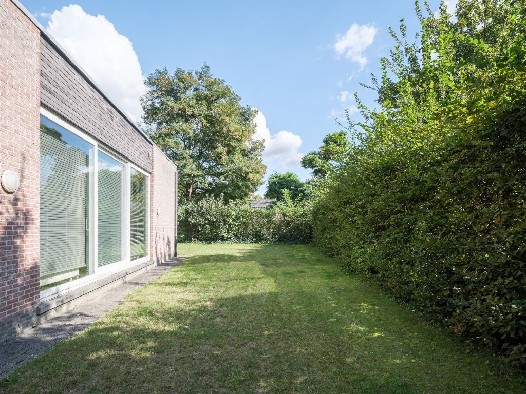 Vrijstaande villa (te renoveren) op slechts 50 meter van de Leie foto 8