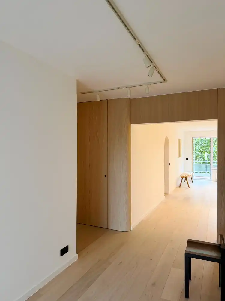Bijzonder aantrekkelijk gerenoveerd appartement langs de Coupure met hoogwaardig gerenoveerd interieur en twee terrassen foto 13
